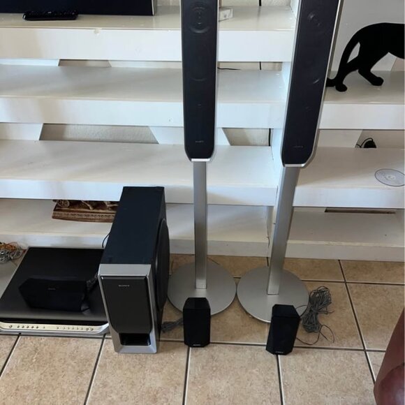 Sony HCD-FX900W DVD Dream home theater system with 1000 watts 5 DVDs changer - Picture 6 of 9